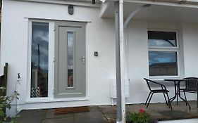 Contemporary One Bed Studio. Sea Views And Parking
